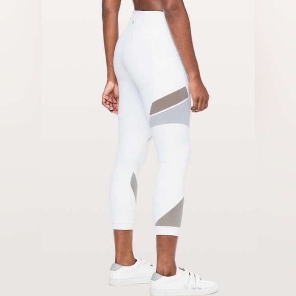 LULULEMON Mesh In Motion Crop 23" EUC - Picture 3 of 12